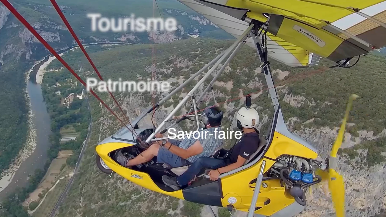Tournage du film 360° 8K AVA IMAGE en ULM au-dessus des Gorges de l’Ardèche